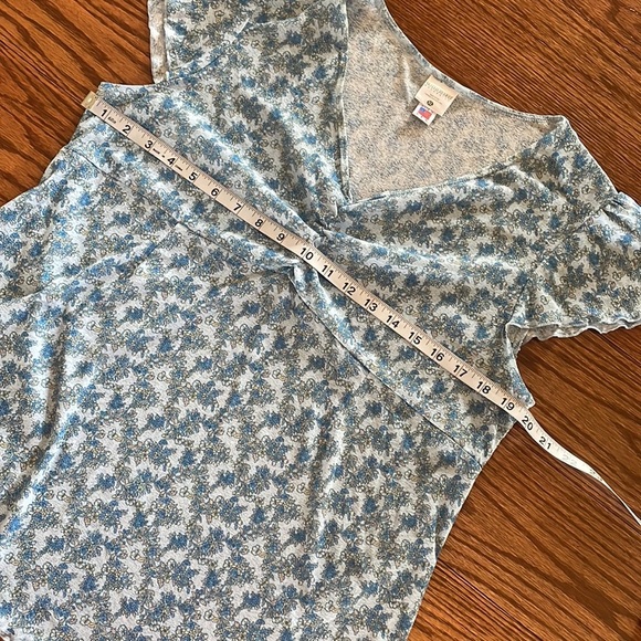 Motherhood maternity garden blue floral top semi sheer flutter short sleeve Lrg - Picture 8 of 11